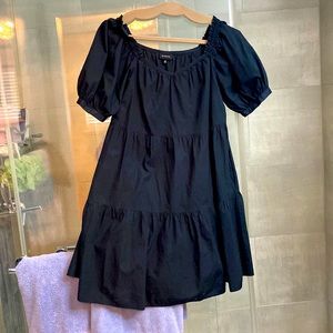Who what wear size medium black dress! Super cute! Easy to throw on!